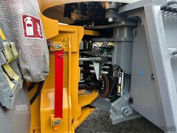 LIEBHERR L 566 XPower / Leichtgutschaufel 10 m³