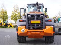 Hitachi ZW220 articulated loader / 2 buckets