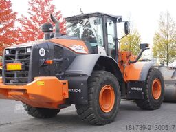 Hitachi ZW220 articulated loader / 2 buckets