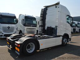 VOLVO FH 460 Globetrotter XL i-Save SideSkirts
