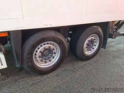 SCHMITZ CARGOBULL 18 to Tandem Kühlkoffer Ladebordwand Durchlader