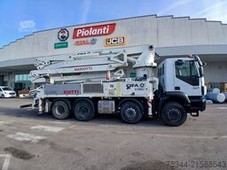Iveco 450 8X4 CON BETONIERA CIFA
