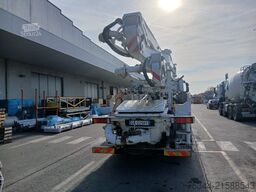 Iveco 450 8X4 CON BETONIERA CIFA