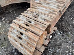 New Holland Kobelco E305B Crawler Excavator w/ Digger Bucket.