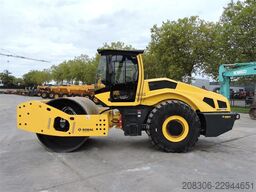 Cilindru compactor cu tambur simplu BOMAG BW226