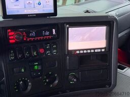 SCANIA P370 VAN BEURDEN ISOLATED BOX THERMO KING TAIL L