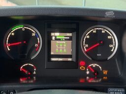 SCANIA P370 VAN BEURDEN ISOLATED BOX THERMO KING TAIL L