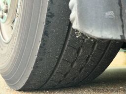 SCANIA P370 VAN BEURDEN ISOLATED BOX THERMO KING TAIL L