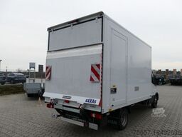 IVECO Kofferwageb mit Hebebühne