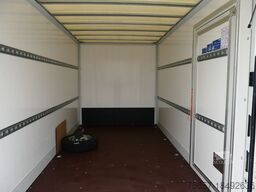 IVECO Kofferwageb mit Hebebühne