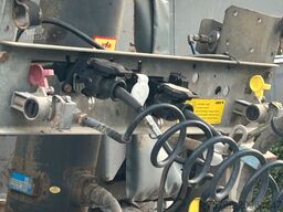 SCHMITZ CARGOBULL Kippauflieger mit 3 Achsen und Liftachse