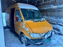 Mercedes-Benz 416 CDI Sprinter with tail lift