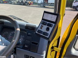 Mitsubishi Canter 7C15 Brock sweeper Just 94.095 km!