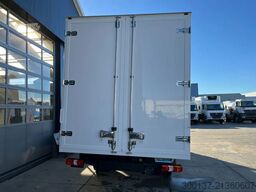 Mercedes-Benz Accelo 915 4x2 Closed Cargo Truck