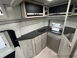 KARMANN Dexter 550 - Hubbett - Heckbad - Klima -