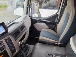 Volvo FL 250 Koffer mit Portaltüren