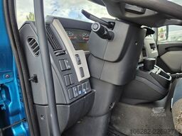 Volvo FL 250 Koffer mit Portaltüren Blatt/Luft