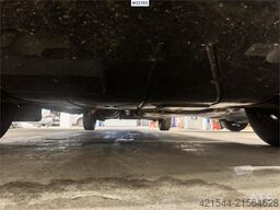 Volkswagen 4x4 Transporter w/ crane – 2 sets of tires