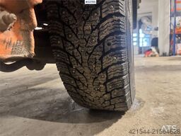 Volkswagen 4x4 Transporter w/ crane – 2 sets of tires