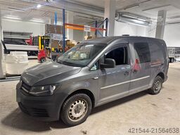 Volkswagen Caddy 4x4 with 2 sets of tires and interior fittin