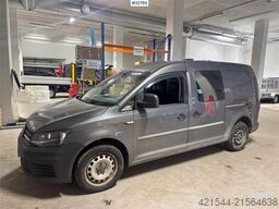 Volkswagen Caddy 4x4 with 2 sets of tires and interior fittin