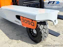 Hubtex DQ45-D TRIPLEX 5500 FORK POSITIONER