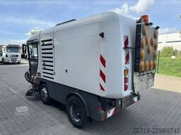 Ravo Ravo 560 Straßenkehrmaschine