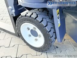 Combilift CB3000 GAS TRIPLEX 4900 FREE-LIFT