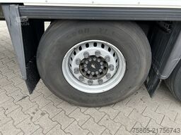 Schmitz Cargobull SCB S3B / Box Trailer / 2x Liftas / Schuifrem /...