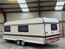 HOBBY 580 Wohnwagen Festbett + Rundsitzgruppe