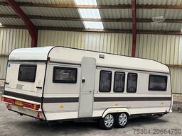 HOBBY 580 Wohnwagen Festbett + Rundsitzgruppe