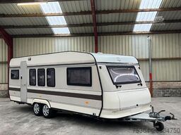 HOBBY 580 Wohnwagen Festbett + Rundsitzgruppe