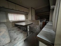 HOBBY 580 Wohnwagen Festbett + Rundsitzgruppe