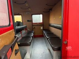 MERCEDES-BENZ 711D Doka 9-Sitzer Feuerwehr LF8 Pumpe