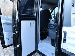 MERCEDES-BENZ Sprinter Pritsche/DoKa 319 CDI V6 L3 Autom. LANG