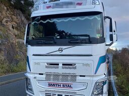 Volvo FH500 truck with a 24 t/m Palfinger crane