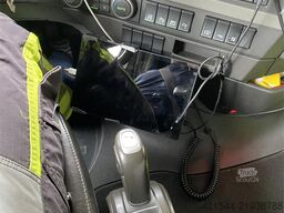 Volvo FH500 truck with a 24 t/m Palfinger crane