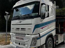 Volvo FH500 truck with a 24 t/m Palfinger crane