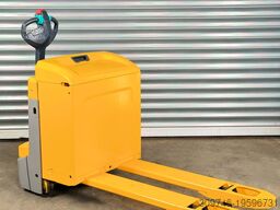 Jungheinrich EJE 225 - Service Neu - Batterie 80% - Nur 3.232 Std. - 2,5t