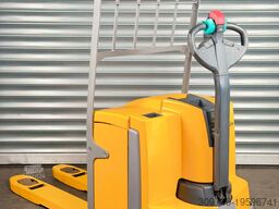 Jungheinrich EJE 220r - Service Neu - Batterie 82% - Neigung - 2t