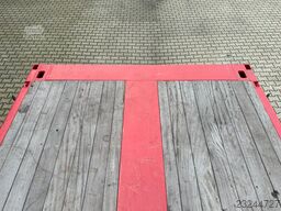 Broshuis 750cm extendable flatbed trailer / SAF + drumbr...