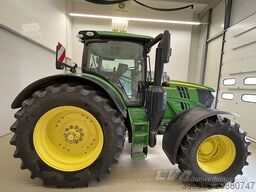 John Deere 6215R