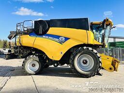 New Holland CR8080