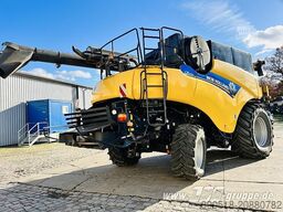 New Holland CR8080