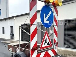 Nissen Verkehrsleitanhänger,