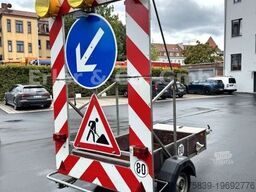 Nissen Verkehrsleitanhänger,