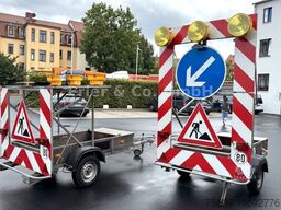 Nissen Verkehrsleitanhänger,