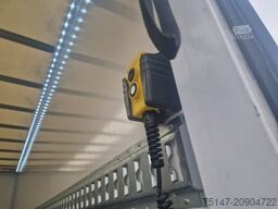 FUSO Canter 7C18 3-Sitzer Klima Koffer Ladebordwand