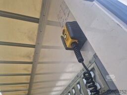 FUSO Canter 7C18 3-Sitzer Klima Koffer Ladebordwand