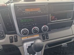 FUSO Canter 7C18 3-Sitzer Klima Koffer Ladebordwand